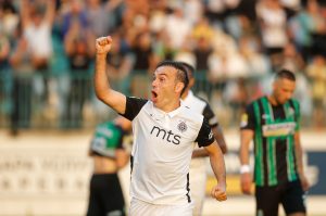 PARTIZAN VODI NA POLUVREMENU: Natho sa penala doneo prednost – Radnik uspeo da zapreti! (VIDEO)