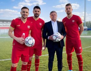 SADA JE SVE JASNO: Poznato zbog čega je srpska fudbalska reprezentacija promenila grb na dresu! (FOTO)