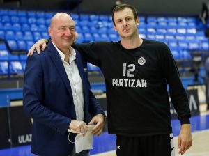 TROFEJNI BIVŠI REPREZENTATIVAC SRBIJE: „Oni ne mogu da igraju zajedno“, a evo koga je morao da pozove Pešić!