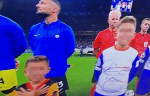 DETE POKAZUJE SIMBOL ‘VELIKE ALBANIJE’: Dokle ovo više ide – Hoće li neko reagovati!?