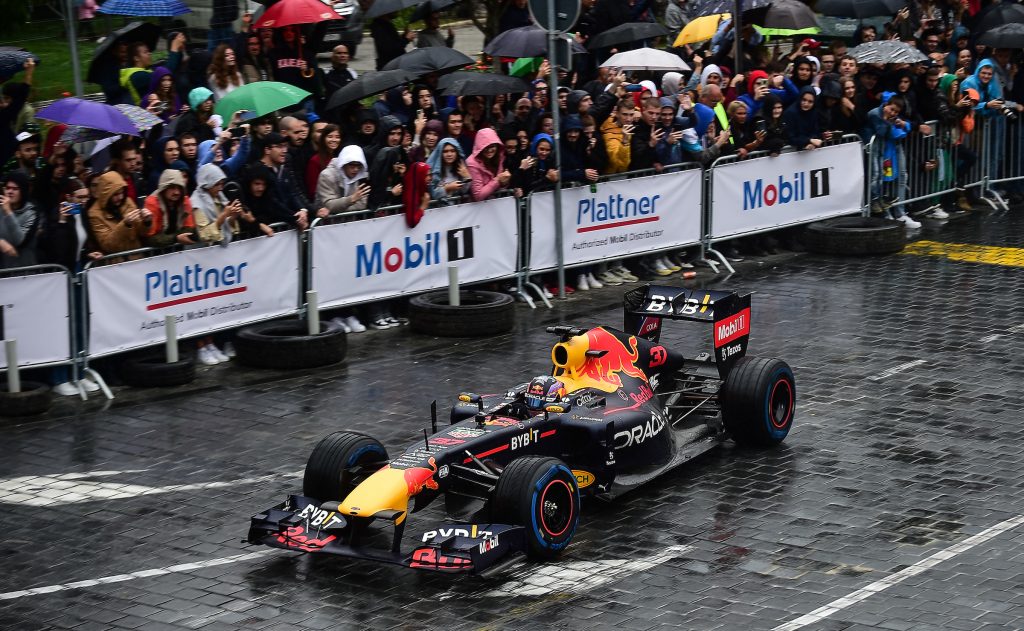 MAKSOVA TAJNA USPEHA SE SVE VIŠE RASPADA: Najbolji tim F1 izgubio dirigena!