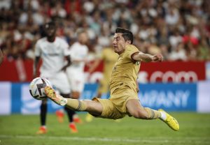 BARSELONA SE NAMUČILA PROTIV SELTE: Levandovski sa bele tačke doneo pobedu Kataloncima (FOTO)