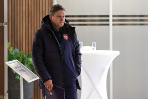 ‘DA LI MOGU VLAHOVIĆ I MITROVIĆ ZAJEDNO? ZAŠTO DVOJICA ODLIČNIH MUZIČARA NE BI SVIRALI ZAJEDNO?’: Piksi najavio formaciju sa dva špica?