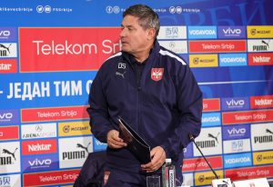 MORA DA STE NAPILI BATISTUTU: Piksi napravio šou na konferenciji – spomenuo i reklamu za Katar! (FOTO) (VIDEO)