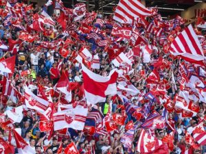 ZVEZDA POZIVA NAVIJAČE: Sa barjakom na Monako!