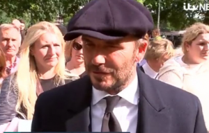 ‘OVO JE TEŽAK DAN ZA NACIJU’: Bekam 12 sati čekao u redu kako bi odao počast kraljici Elizabeti Drugoj! (VIDEO)