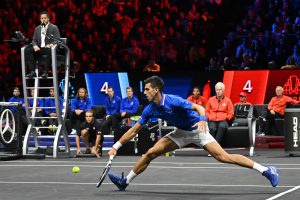 ĐOKOVIĆ RUTINSKI DO POBEDE: Novak održao čas tenisa u Londonu! (VIDEO)