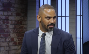 OTKRIVENI DETALJI AFERE TRENERA BOSTON SELTIKSA: Kada je dolazila u grad – organizovala je putovanja njegovoj supruzi!