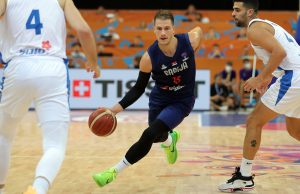 FOTOGRAFIJA KOJA JE ZABRINULA CELU SRBIJU: Nedović povredio mišić, sa hladnom oblogom na nozi presedeo drugo poluvreme! (FOTO)