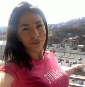 SELEKTORKA BIH PRETI SRPKINJAMA: Kada je zastava moje zemlje u vazduhu, tri prsta ne možete dizati! (FOTO)