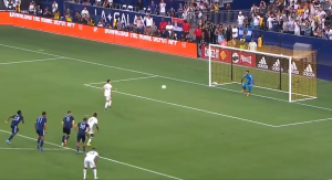 ĆIĆARITO SE OBRUKAO SA BELE TAČKE: Pokušao je da napravi spektakl, ali je postao tragičar – Joveljić bio na klupi! (VIDEO)