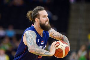 ODBIO ZVEZDU I PARTIZAN DA BI VOZIO KAMPER: Raduljica kreće na put u drušvu članova ‘Yu grupe’!