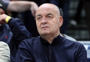 VUJOŠEVIĆ PORUČIO VUČELIĆU DA PODNESE OSTAVKU: Stanojević nije pristao na ulogu ikebane – pa su ga proglašavali ludim!