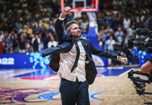 MORAĆU DA ČASTIM PEŠIĆA ĆEVAPČIĆIMA I ŠLJIVOVICOM: Selektor Italije oduševljen pred meč sa Srbijom! (VIDEO)