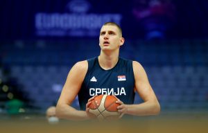 REPREZENTATIVCI SRBIJE IZAŠLI NA ZAGREVANJE: Nedović ne može da promaši, Jokić je sa njim! (VIDEO)