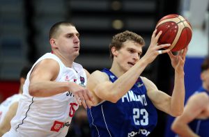 FINCI POTPUNO PROMENILI MIŠLJENJE: Od transparenta „Ko je taj Nikola?“, do „Nikola zašto!?“ (FOTO)