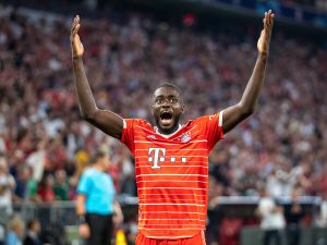 MOĆNI BAVARCI RUTINSKI PROTIV BARSE, NE POMAŽE NI LEVANDOVSKI: Matip srušio Ajaks na ‘Enfildu’! (VIDEO)