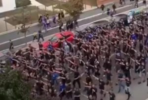 NAVIJAČI DINAMA ZGROZILI EVROPU, NACISTIČKI POZDRAV UOČI DUELA LIGE ŠAMPIONA: Oršićeva majstorija ostala u senci skandala! (VIDEO)