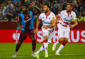 SKANDAL NA KRAJU UTAKMICE: Zvezdini igrači umalo ‘linčovani’ od strane domaćih navijača! (VIDEO)