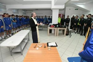 VOJVODINA POZVALA SVEŠTENIKA PRED DUEL SA ZVEZDOM: Pobeda kao imperativ za izlazak iz krize! (FOTO)