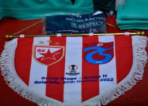 POLICIJA PRATI KORTEO TRABZONOVIH NAVIJAČA: Turci u velikom broju stigli u Beograd! (VIDEO)