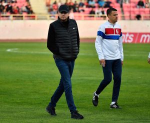 „DA LI TREBA I JA DA SKINEM GAĆE OVDE“: Lalatović grmi na sudije, Milojević gleda i ne veruje! (VIDEO)