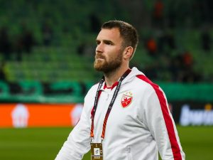 FERENCVAROŠ VODI OD 24. MINUTA: Odbitak skupo koštao crveno-bele, niko nije krenuo da otkloni opasnost! (VIDEO)