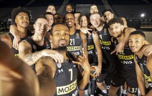 SVE JE SPREMNO ZA VELIKI POVRATAK PARTIZANA U EVROLIGU: Panter kapitenski poveo ekipu – Grobari pristigli u velikom broju! (VIDEO)