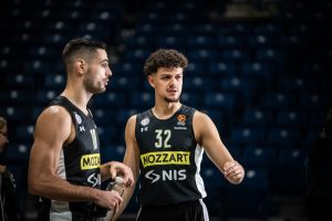 BRUKA PARTIZANA U BERLINU: Alba se poigrava sa ‘crno-belima’! (VIDEO)