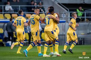 OD ROĐENJA MOG: Bivši napadač Zvezde doneo pobedu svom timu, potom izneo ćerkicu na teren! (VIDEO)