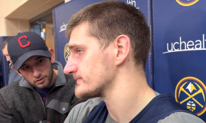 JOKIĆ O ZAVOJU NA POVREĐENOM ZGLOBU: „Možda je to novi trend!“ (VIDEO)