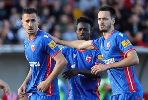 ZVEZDA VODI, ALI NAVIJAČI SU KIVNI NA NJEGA: Evo ko ‘Delijama bode oči’! (TVITOVI)!