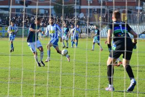 BEOGRADSKI DERBI SA VELIKOM TRADICIJOM: Transparenti na tribinama obeležili susret OFK Beograda i Zemuna! (FOTO)