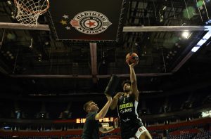 NE MOŽE DA DOČEKA POČETAK MEČA: Više od dva sata je ostalo do utakmice, a on je već izašao da se zagreva! (FOTO)