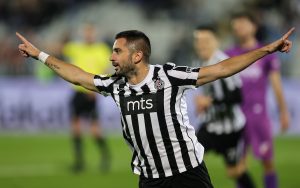 ŽIVKOVIĆ POGODIO ZA TREĆI GOL CRNO-BELIH, GIGIĆ SMANJIO PREDNOST: Videli smo penal u Humskoj! (VIDEO)