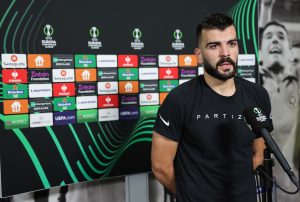 VUJAČIĆ NIJE ŽELEO DA KOMENTARIŠE DUEL SRBIJE I CRNE GORE: „Partizan će dati sve od sebe da sačuva gol!“
