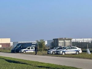 DELIJE NAPISALE NOVO SAOPŠTENJE: Cirkus se nastavlja! Prisustvo ovolikog broja policije govori da ovo što se radi nije normalno! (FOTO)