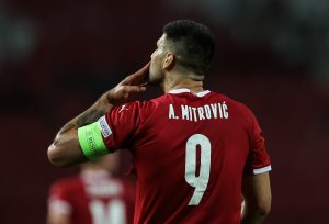 NAVIJAČIMA FULAMA POMEŠANA OSEĆANJA: Deo publike skandirao Mitroviću, druga polovina zviždala zbog ‘arapskih para’! (VIDEO)