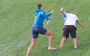 TRENING KOJI JE SVE ODUŠEVIO: Nole trčao bos! (VIDEO)