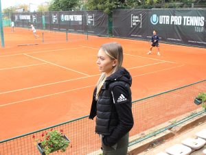 SVI SE PITAJU: Da li je ovo legendarna Marija Šarapova na terasi TK Crvena zvezda? (FOTO)