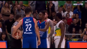 MICIĆ I ALIMPIJEVIĆ U SUKOBU NA PARKETU: Srpski košarkaš zaradio isključenje! (VIDEO)