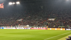 MAĐARI IZUZETNO PECNULI ZVEZDU: Genijalna koreografija navijača Ferencvaroša! (FOTO)