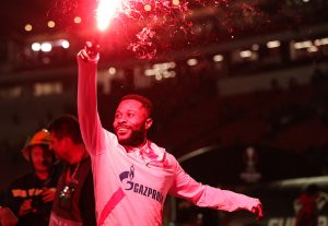 KANGA ZAPALIO BAKLJU, PANKOV MU JE OTEO I SPUSTIO NA ZEMLJU: Usledio je Rodićev pogodak u glavu! (FOTO) (VIDEO)