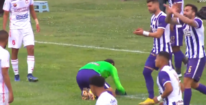 NEKADAŠNJI ŠPIC ZVEZDE U CENTRU PAŽNJE: Dao je gol, potom navukao golmanske rukavice i doneo pobedu! (VIDEO)