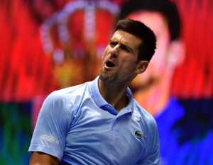 TEŽEG PROTIVNIKA U POLUFINALU NIJE MOGAO DA DOBIJE: Novaka u subotu očekuje velika bitka, poznato ko prenosi duel sa Medvedevim! (FOTO)