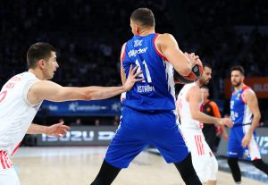 ODLIČNA IGRA ZVEZDE U ISTANBULU: Crveno-beli rame uz rame sa evropskim šampionom! (VIDEO)