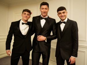 NAGRADA PONOVO ODLAZI NA ‘KAMP NOU’: Najbolji mladi igrač sveta nosi dres Barselone! (FOTO)