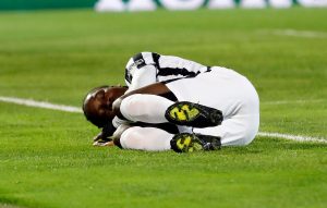 PARTY-ZAN NE PRESTAJE DA ODUŠEVLJAVA: Keln ponovo na kolenima, stadion bukvalno gori, pogledajte gol Dijabatea! (VIDEO)