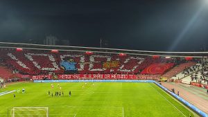 FANTASTIČNA KOREOGRAFIJA ZVEZDINIH NAVIJAČA: Otkriveno je i značenje – Delije podsećaju na čuvenu pesmu! (VIDEO)