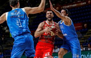 VODI ZVEZDA NAKON PRVOG POLUVREMENA: Trebalo je vremena crveno-belima da prorade ofanzivno – blistaju u odbrani! (FOTO)